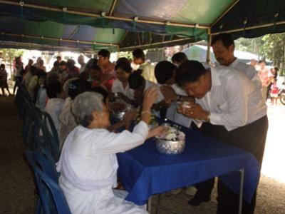 โครงการรดน้ำขอพรวันผู้สูงอายุ ประจำปี2555