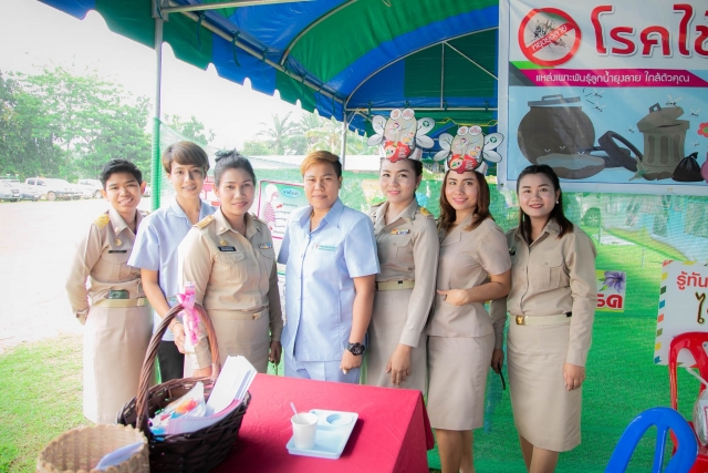 โครงการศูนย์ดำรงธรรมอำเภอยิ้มเคลื่อนที่  ทำดี ตามรอยพ่อ